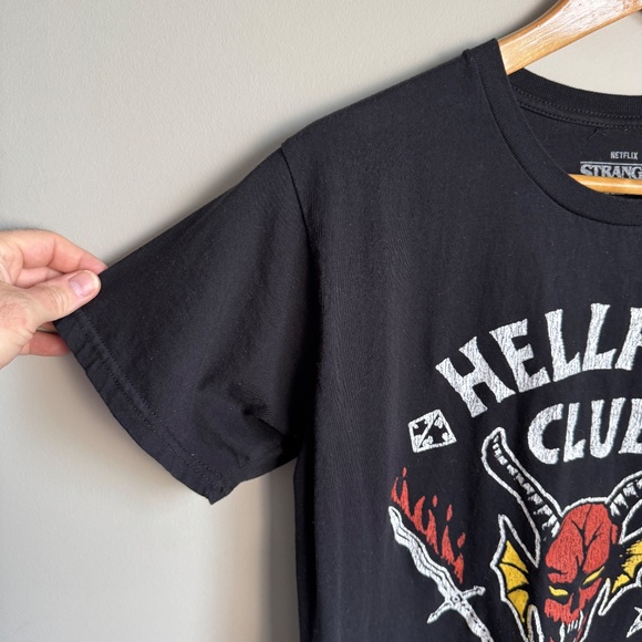 Stranger Things Netflix Hellfire‎ Club Men's Graphic T-Shirt Black Medium TV - Picture 4 of 11